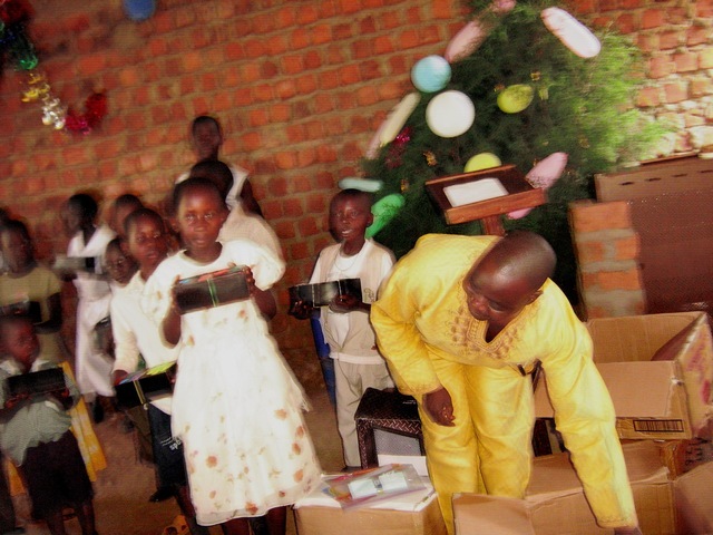 donate christmas gifts to orphans